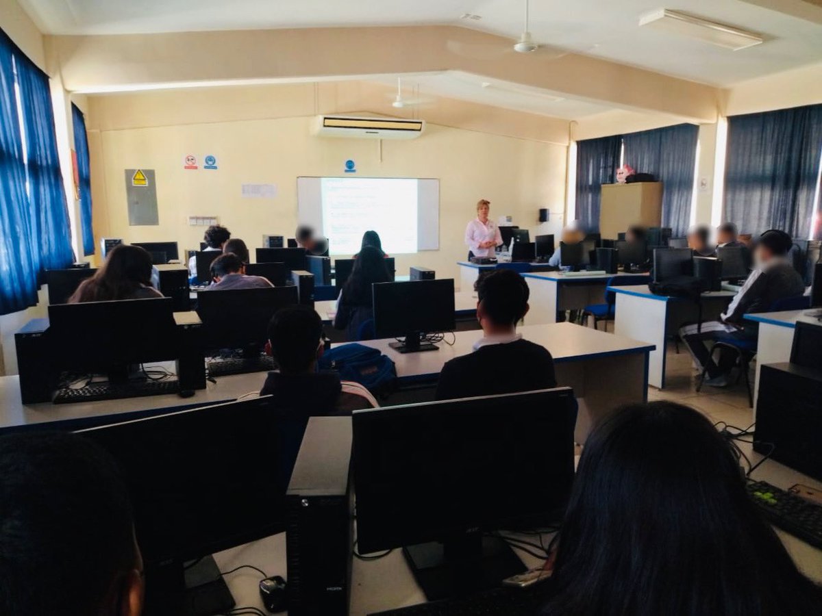 cedh_bcs's tweet photo. La Visitadora Regional de la #CEDHBCS en Comondú, Maura Elena José, encabezó una serie de pláticas informativas sobre el #dddh a la educación y a la justicia para adolescentes del CECyt 10 de Ciudad Constitución. https://t.co/HDK7n7ru63