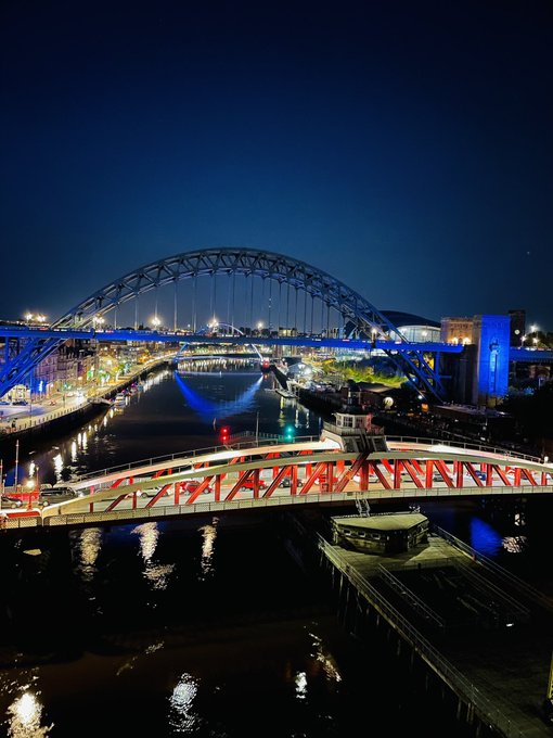 Phil Lindsay’s pics and videos