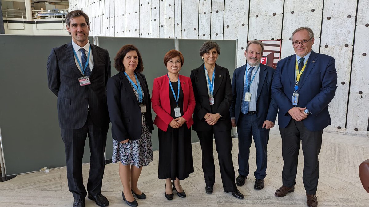 Excellent opportunity to discuss collaboration on #health and #migration with @ximenaguilera @ministeriosalud 🇨🇱 at #WHA76. @DrLiAilan #HealthForAll