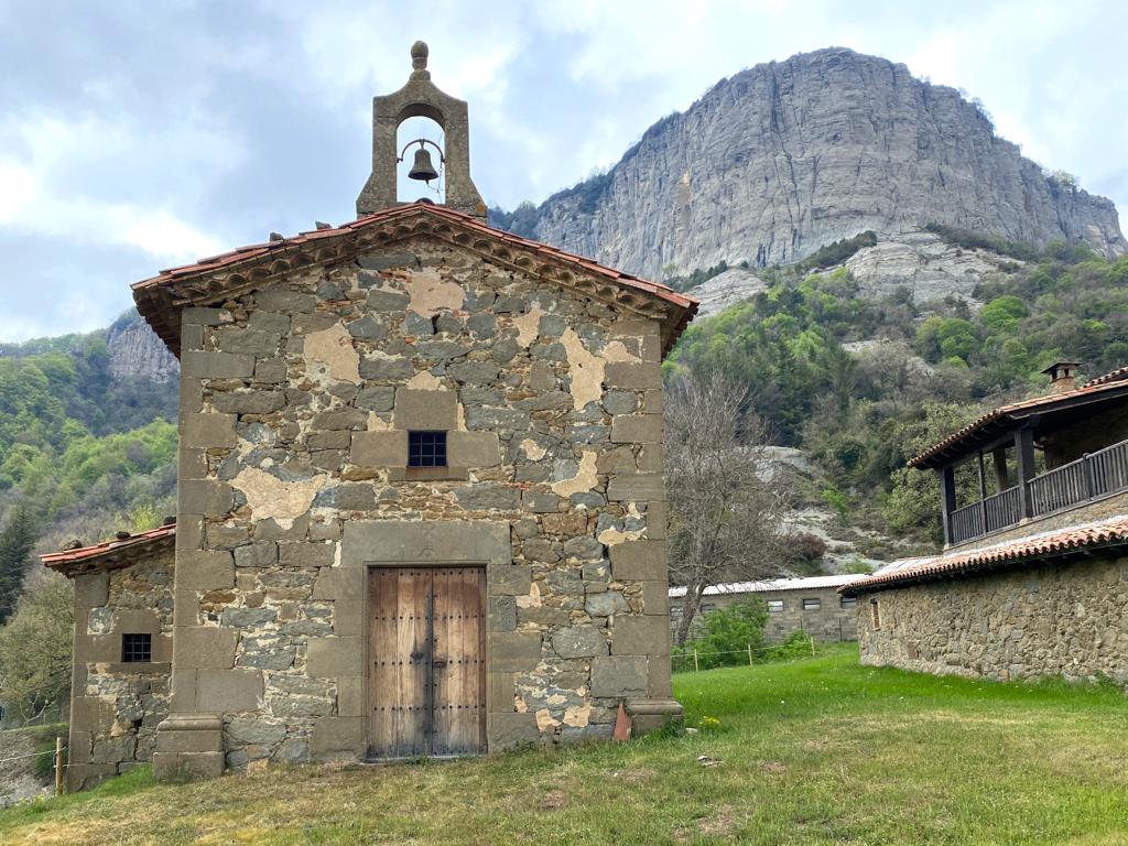 Repassem algunes de les darreres sortides organitzades pel #CEPicaEstats

1⃣  #SortidaDimecres Ruta circular pel Puig de la Bastida (1.242 m) i el Pla d'Aiats #Collsacabra #Osona #Garrotxa (26-04-23)

Galeria de fotos📸📸📸👇👇👇
facebook.com/media/set/?van…