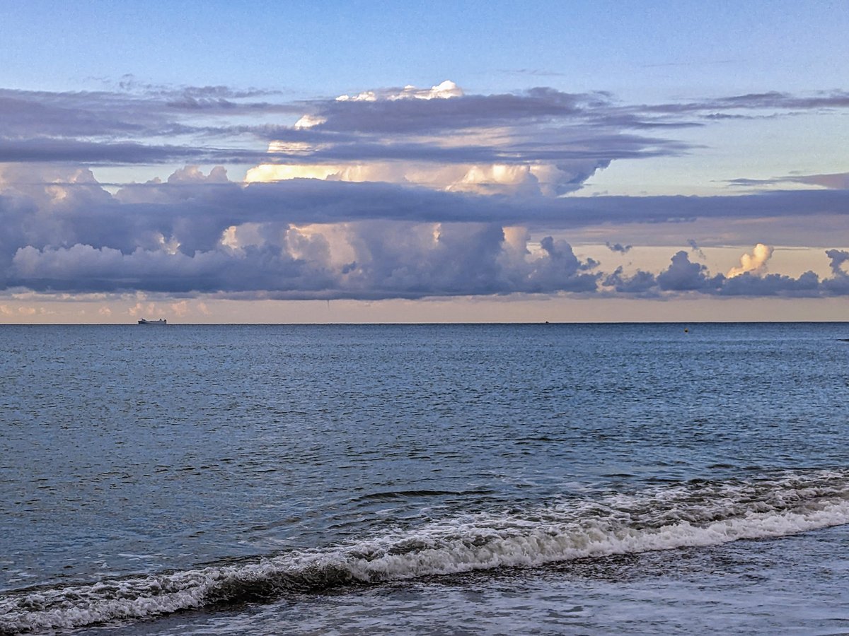 ditri61's tweet photo. Precioso amanecer hoy frente a la costa malagueña donde hemos podido observar una manga marina...
@ecazatormentas @StormchaserUKEU @eltiempoGCM @1967fct @j_hidalgo_g @MeteoCanalSur @RAM_meteo @Destino_AND @AEMET_Andalucia https://t.co/yIZhvIaVW3