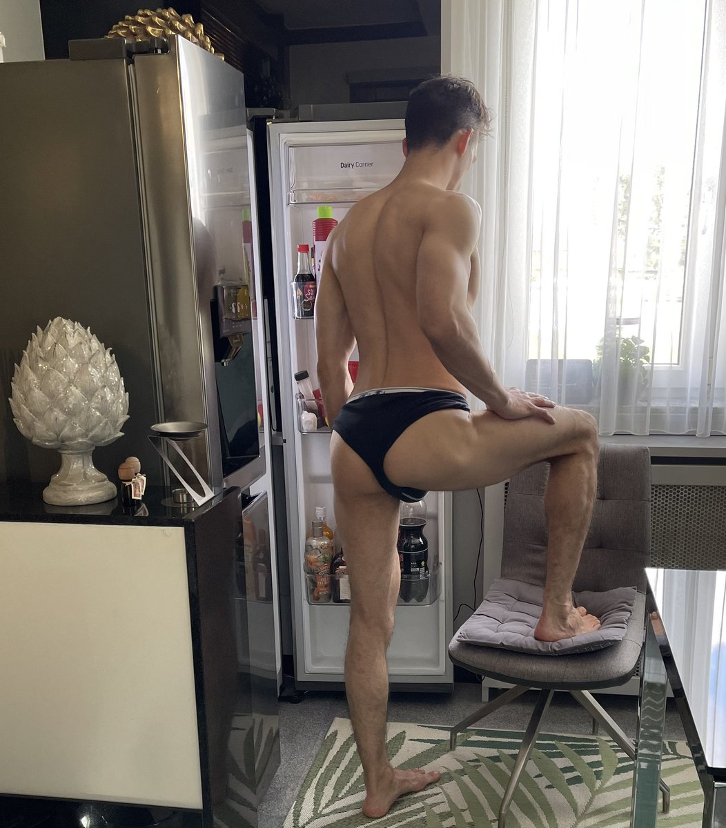 Dominic Fikis (0.63% on OF) on Twitter: "Looking for a snack 😋 http://onlyfans/dominicfit"
