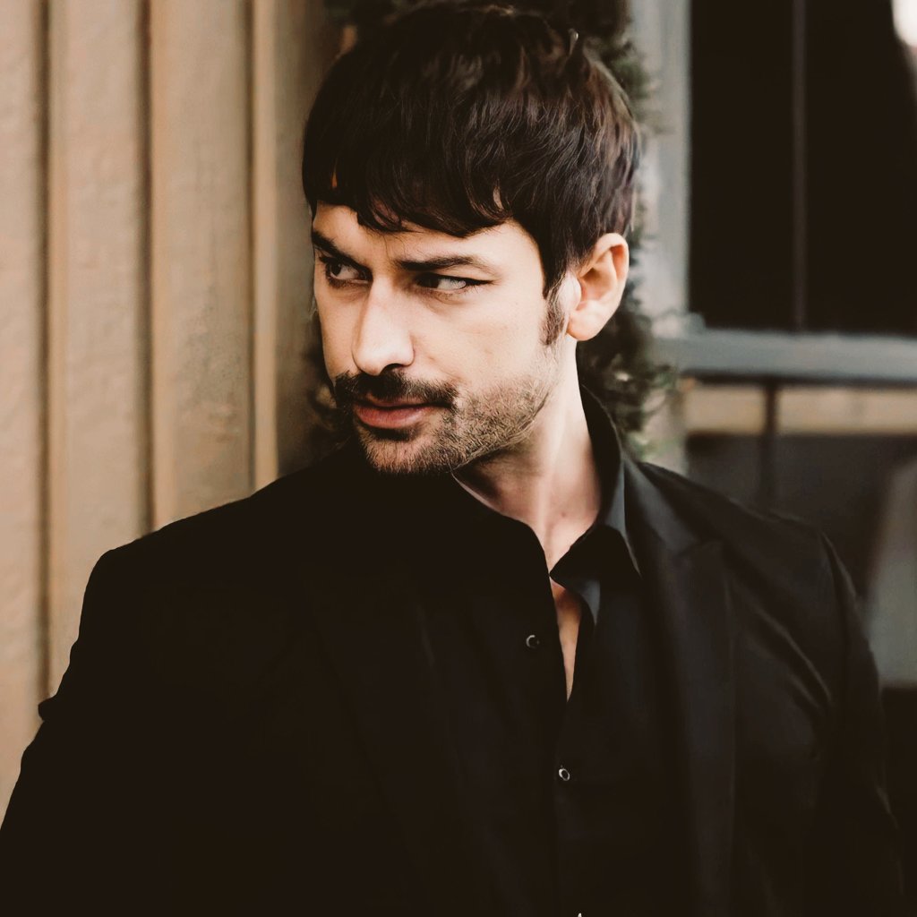 benden evlat olmaz benden sevgili olmaz benden adam olmaz

#AlpNavruz AlpNavruz
#HalilTekin #YürekÇıkmazı