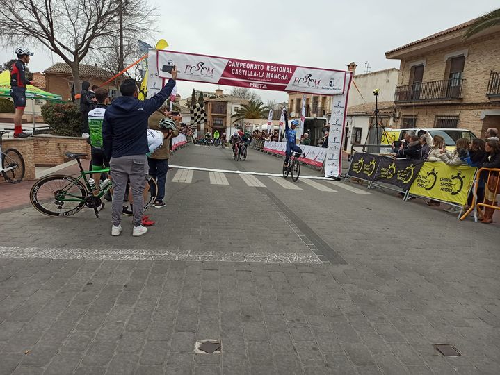 Pol Hervás se ha convertido en la «bestia negra» de Francecs Bennassar
<a href="/Pol_Her_Gar/">Pol Hervás Garcia</a>
<a href="/Fund_Benicadell/">Fundación Benicadell</a>

alicanteconelplatogrande.com/2023/05/23/pol…