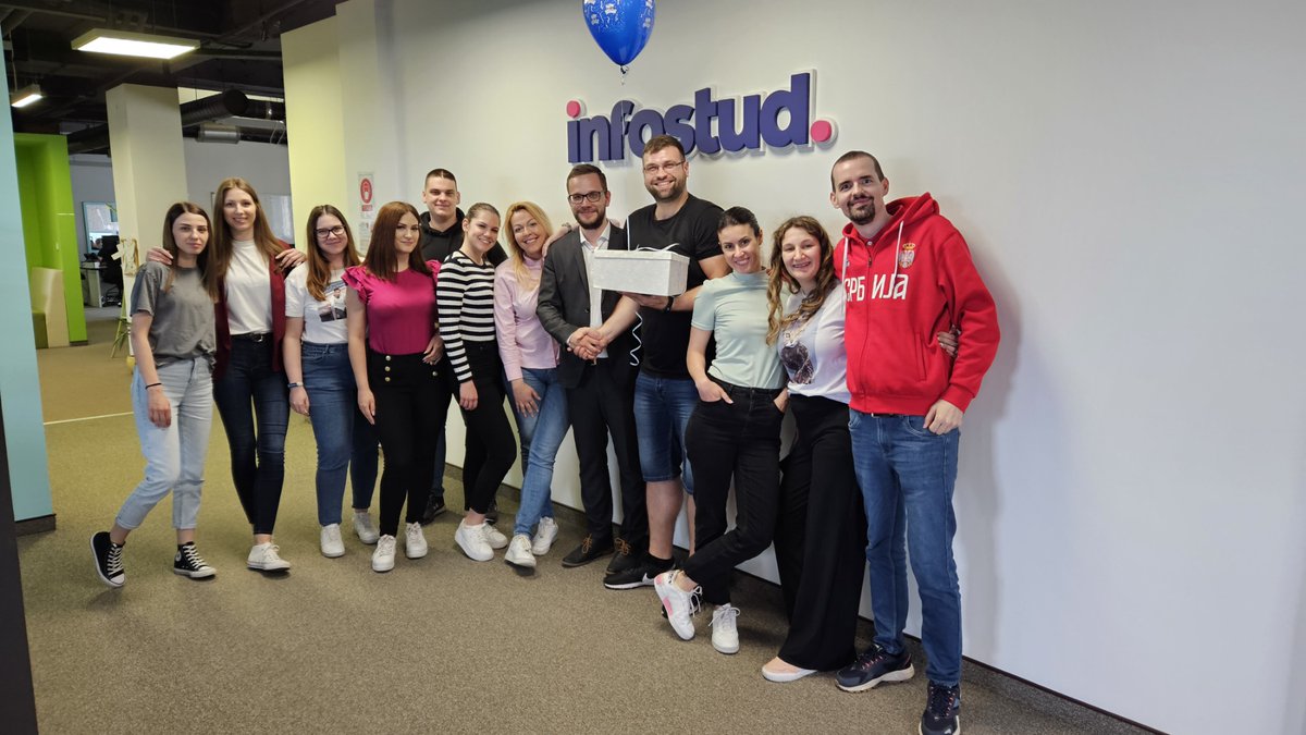 JMiliic's tweet photo. To je ta #Infostud ekipa, koja je uvek tu ❤️💪 . Srećan da ih poznajem, srećan da zajedno delimo lepe i one manje lepe trenutke. Srećan da sam okružen pozitivnim ljudima, ljudima koji su mi velika podrška, ljudima zahvaljujući kojima mi nije teško da svake nedelje prelazim 900 km https://t.co/UOiFm3xvej