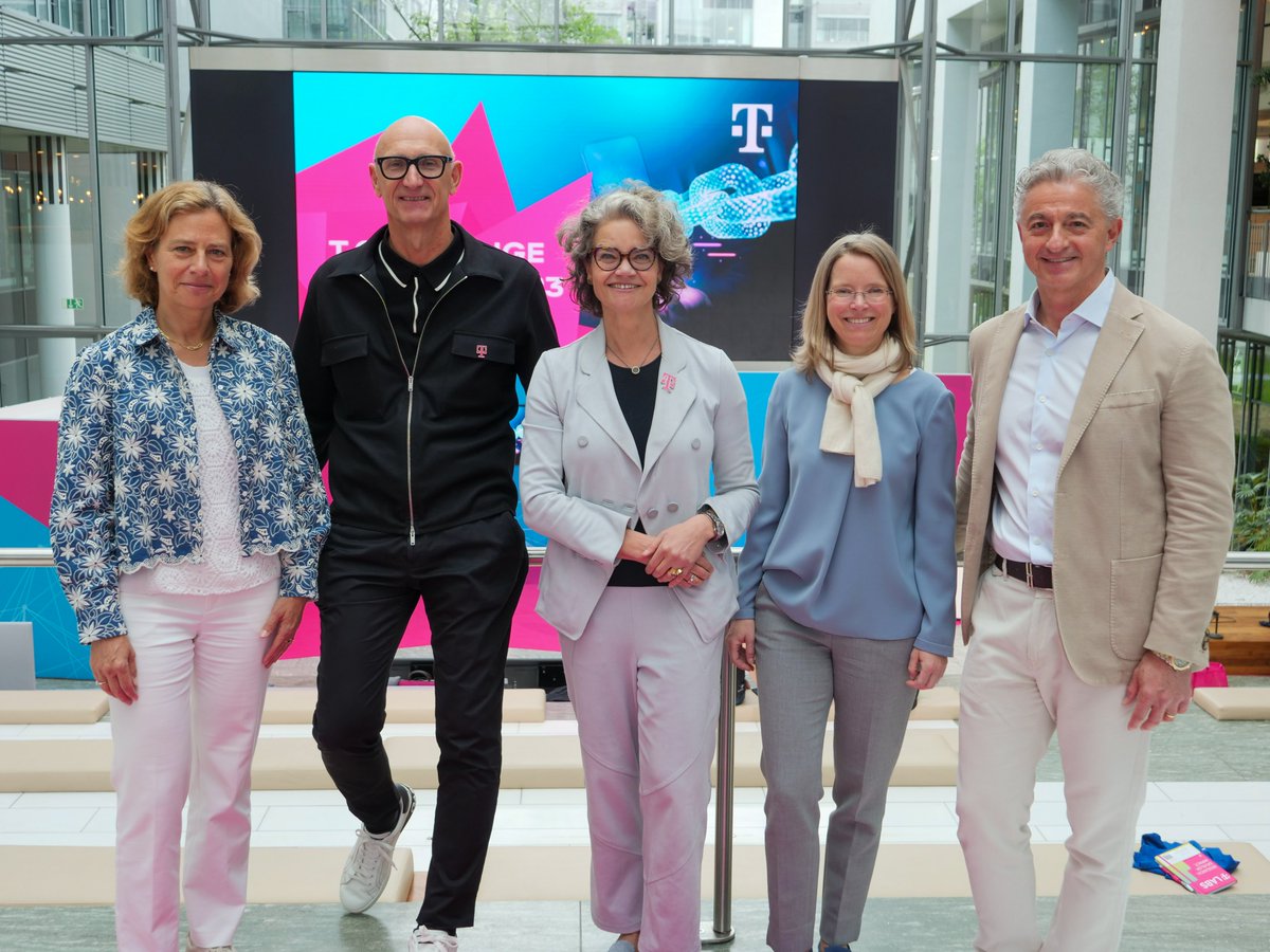 We are live from this years #Tchallenge! 🌟
Join our livestream now (posted in the comment section)💻from our Headquarter in Bonn. The stage is open for the #pitches of the teams. Good luck T Challengers! 🤖🤖

LIVESTREAM: channel.royalcast.com/landingpage/dt…