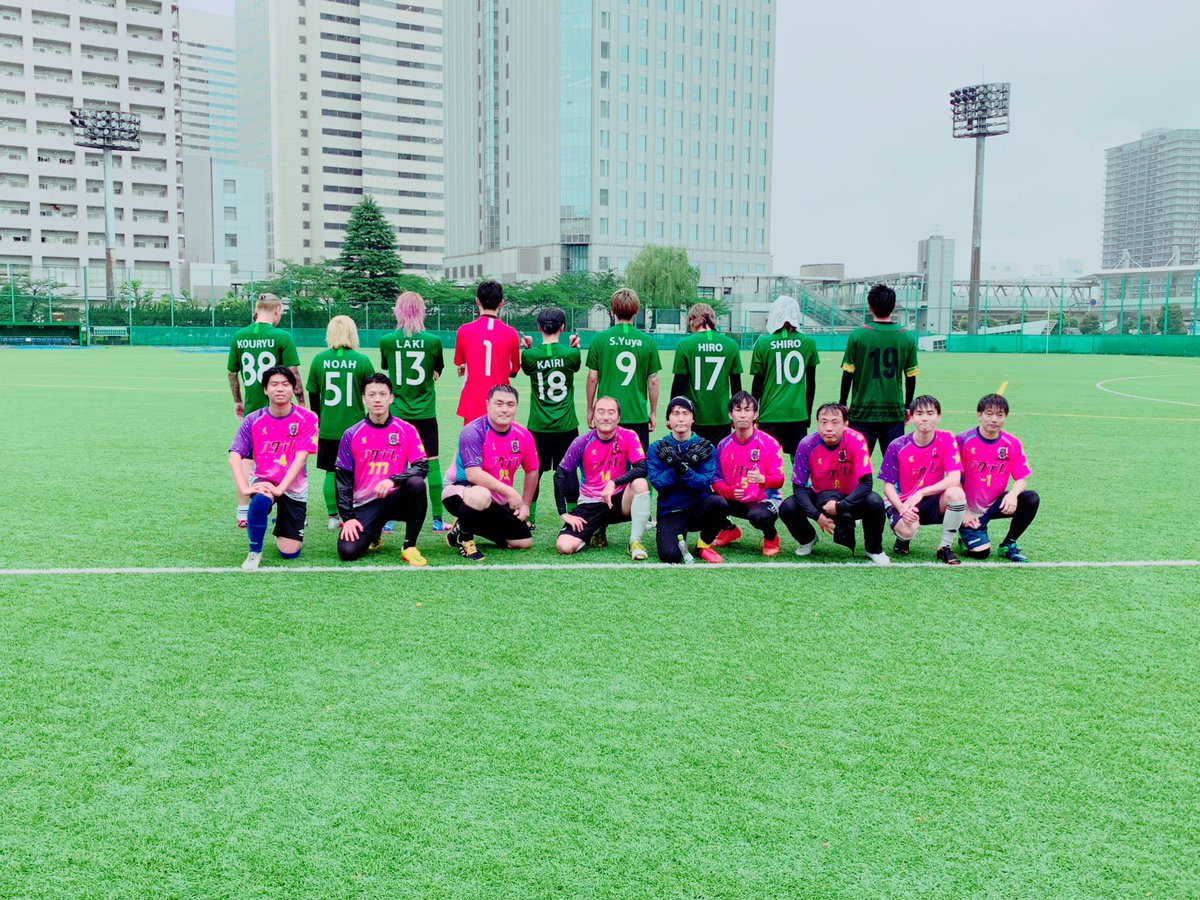 v_k_s_soccer's tweet photo. 今日は雨の中練習試合してきました！雨の日特有のピッチでボールがスリッピーになり色々苦戦しましたが楽しかったです！来週の紅白戦に向けてしっかりリカバリーします！ https://t.co/IzT3oGv2sn