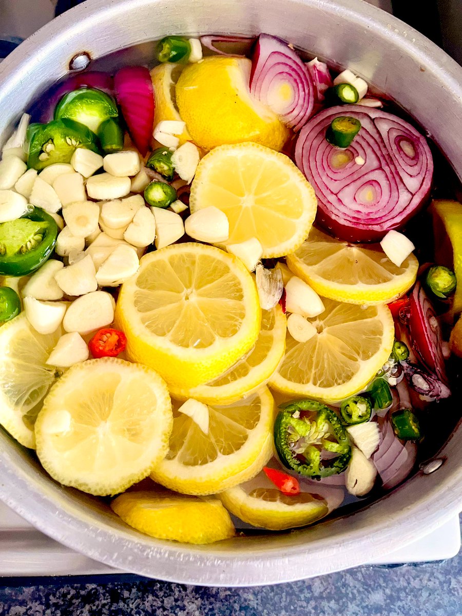 Leskorate's tweet photo. FESTOFOL u don’t fight off this flu without that important secret ingredient called “isjwejwe”Chop boil strain drink and heal heal heal!!!!!Garlic ✅Ginger✅Turmeric✅Chillies✅Lemon✅Red onion✅Honey✅and for my Cup🥁🥁🥁🥁🥁🥁🥁🥁💪🏾Isjwejwe✅ #fluremedy https://t.co/hpx9BJ81fD