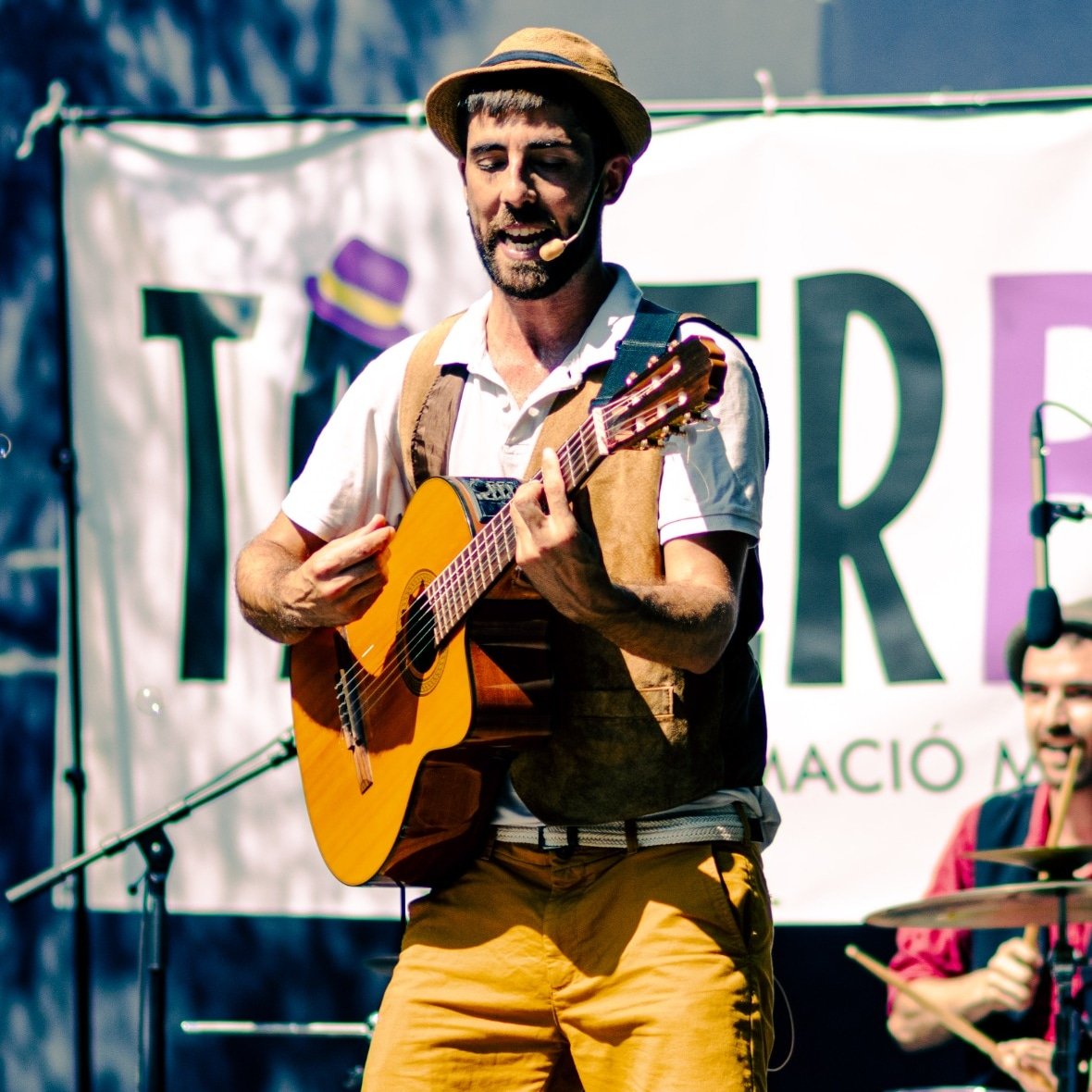 📆Dissabte dia 27 a les 12:00 hores

👩🏻‍🎤🎵Concert d'animació infantil a Avinguda de Roma amb Borrell!

🪘🪗🎸🎤 La TagerBand <a href="/CiaTag/">Tag</a> arriba amb ganes de cantar, ballar i saltar amb la gent més menuda com amb la més peluda. Música i versions!

🏡 Dins el Cicle #vineamoureeixos