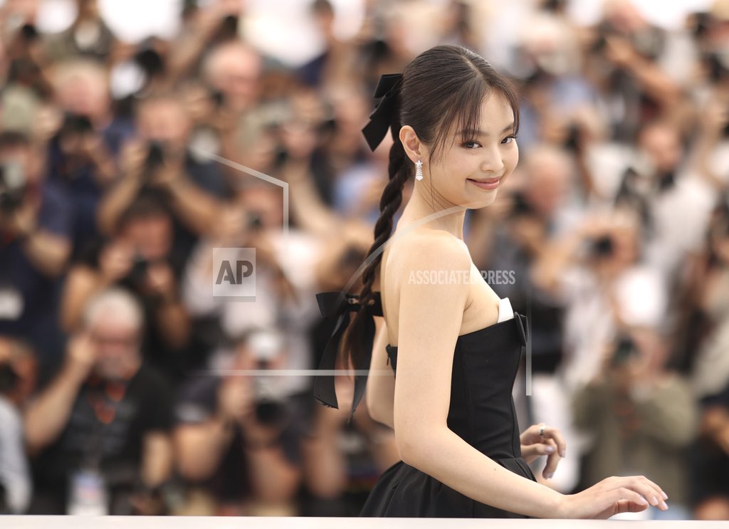 JennieDCGallery's tweet photo. 230523 #JENNIE at "The Idol" Photocall - The 76th Annual Cannes Film Festival : AP

JENNIE CANNES FESTIVAL
#JENNIEatCANNES #TheIdol #Cannes2023 https://t.co/4eR7vrgsnY