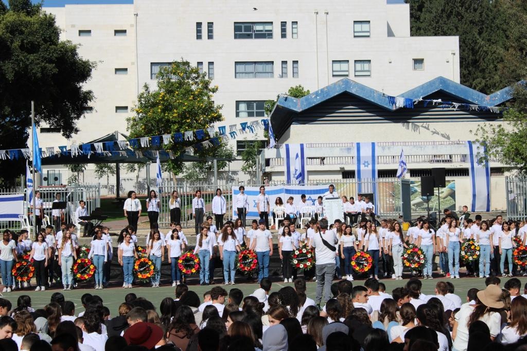 classetaytel's tweet photo. Un premier echange video entre les correspondants israeliens et la @classetaytel du @clgjprevert33. Un  travail qui inaugure une belle relation sur du long terme. Bravo à toutes et à tous 😊 https://t.co/MG5mS57uxQ