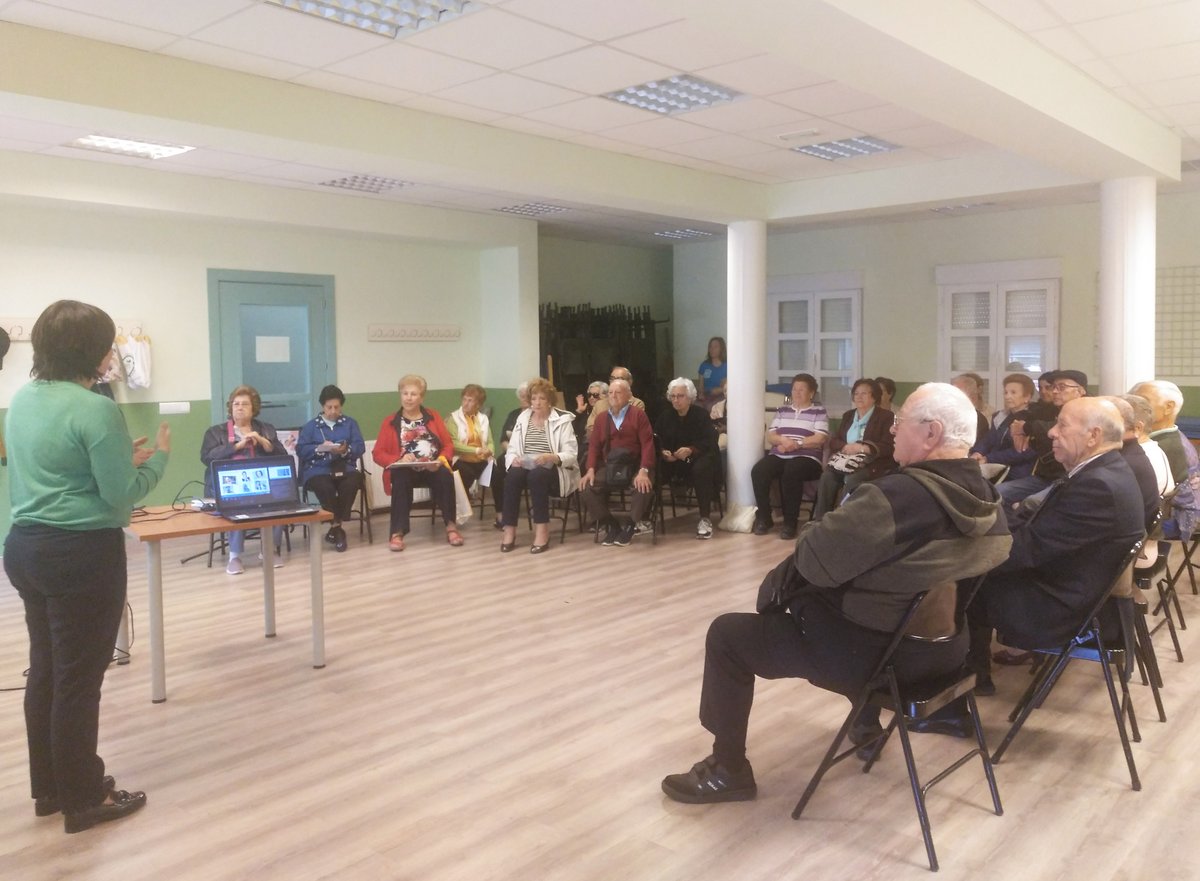 📸 TALLER DE GESTIÓN DE LAS EMOCIONES

Hoy un grupo de mayores de usuarios del servicio de teleasistencia domiciliaria ha participado en un taller sobre la gestión de las emociones, impartido en el Centro Social Municipal por Elena Vacas, de Televida.