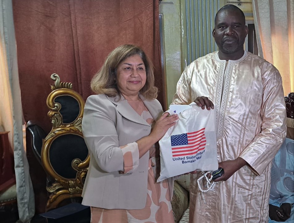 🇺🇸🇲🇱 Rencontre enrichissante entre avec Cherif Ousmane M Haidara, Président du Haut Conseil Islamique du Mali afin de renforcer les liens culturels, religieux et entrepreneuriaux pour un avenir prospère.  

@CheriflaActu  

#USAMaliToujoursEnsemble