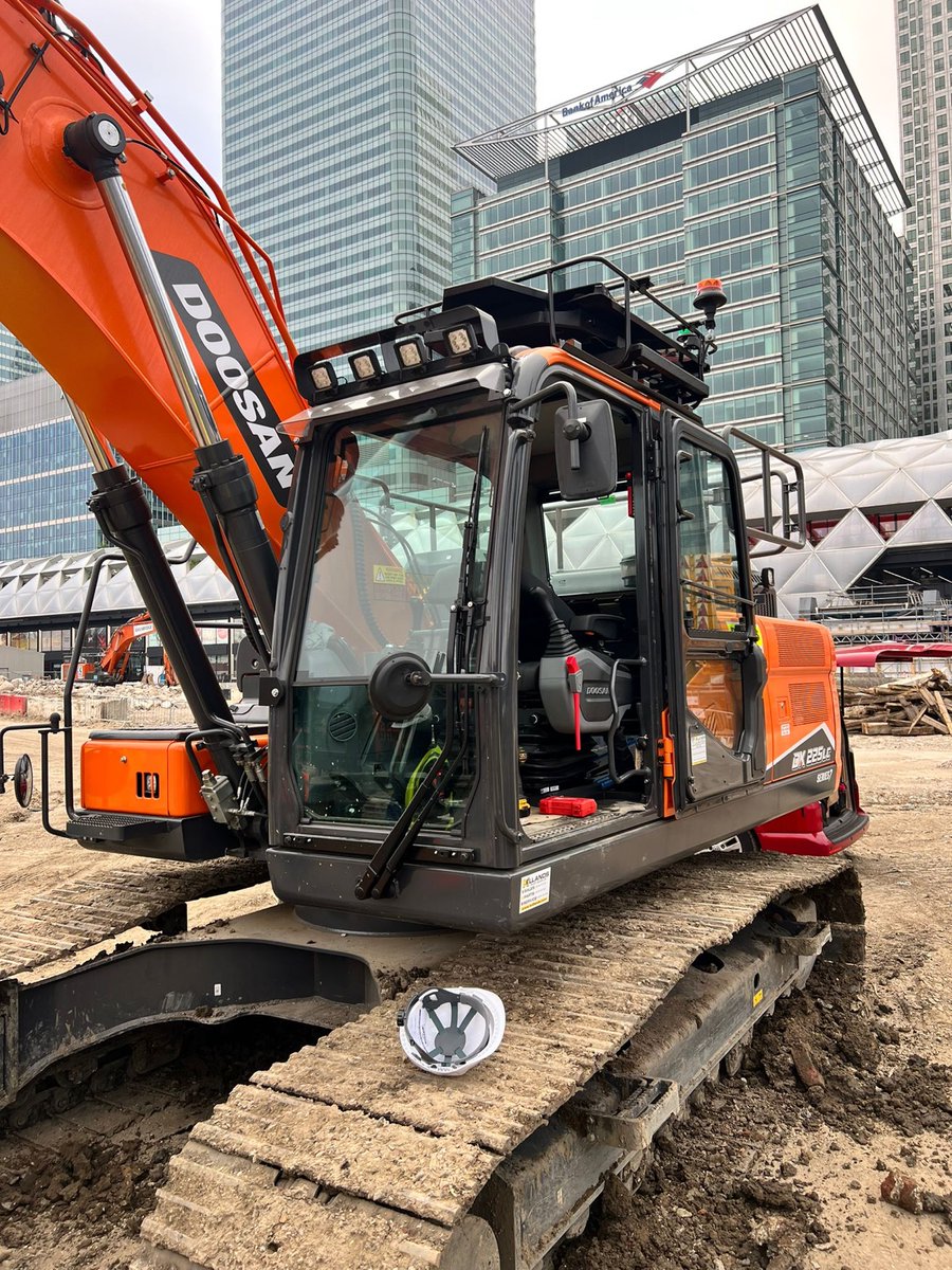 More tracker installs this weekend  😀 @BudgetWindscreens @BrocksHaulage