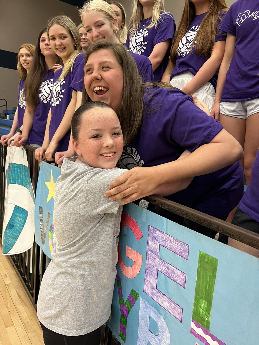 SiegelVball's tweet photo. Our girl Abby made a guest appearance at The Future Stars volleyball camp this weekend. Come to find out, she really is a celebrity! 🤩
⭐️🏐💜
#bestmanagerEVER @FoxSchroer https://t.co/gxeKod4KmN