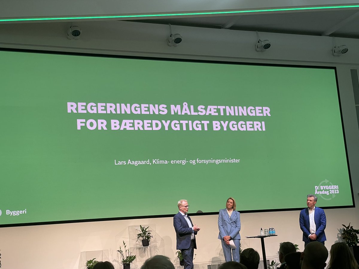 Louise D. K. Jensen (@dahlkrathjensen) on Twitter photo <a href="/AStouge/">Anders Stouge</a> på #byggerietsårsdag - stort fokus på lovproces, og så et øjeblik på implementering. Vi skal tænke implementeringen ind før - og ringe mere til hinanden; ikke kun lobbyisterne til embedsværket. <a href="/L_Aagaard/">Lars Aagaard</a> enig i, at virkeligheden starter, når politik slutter. #dkpol <a href="/AStouge/">Anders Stouge</a> på #byggerietsårsdag - stort fokus på lovproces, og så et øjeblik på implementering. Vi skal tænke implementeringen ind før - og ringe mere til hinanden; ikke kun lobbyisterne til embedsværket. <a href="/L_Aagaard/">Lars Aagaard</a> enig i, at virkeligheden starter, når politik slutter. #dkpol