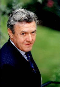 SocStreatham's tweet photo. Sir Richard Owen Plender died #OTD 23 May 2020 . Lived at 64 Woodmasterne Road and attended Woodmasterne School and Dulwich College
Judge of the High Court of Justice. #StreathamHistory #Plender #HighCourtJudge https://t.co/46Xpo3ez9z