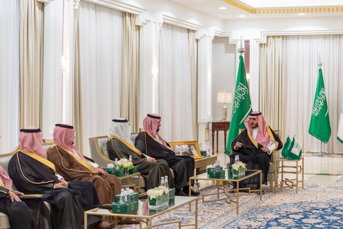 AljoufSA's tweet photo. سـمـو #أمير_منطقة_الجوف يكرم المتطوعين في لجنة إصلاح ذات البين 

https://t.co/OPO0RYIELS

#استثمر_بالجوف
#الجوف_سلة_غذاء_المملكة
#الجوف_عاصمة_الطاقة_المتجددة https://t.co/WnKmY8A4dc