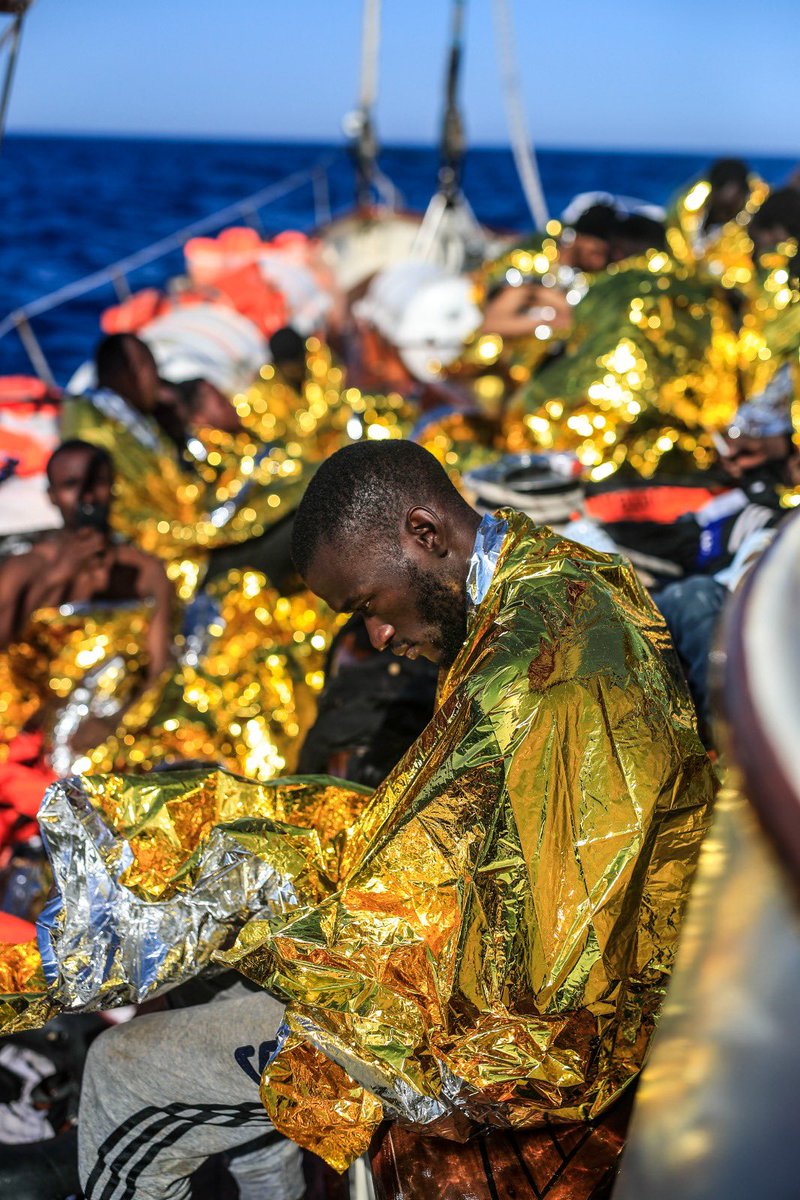 openarms_fund's tweet image. El #racismo solo nos escandaliza cuando son ricos y famosos, jamás cuando las víctimas son pobres y desconocidos. Pero no nacemos con odio hacia el color de una piel, eso se aprende. 
Si queremos vivir en un mundo mejor y más justo, deberíamos enseñar a respetar y a ponemos en…