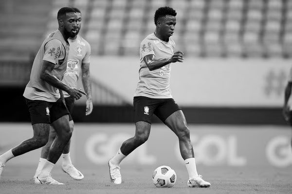 GersonSantos08's tweet image. O que eles querem é diminuir as conquistas, feitos e quem nos tornamos. Se acostumaram a fazer isso anos e anos, mas agora temos nossos representantes em patamares elevados. Não a quantidade merecida, mas somos poucos que fazemos barulho. E continuaremos assim.

O preto incomoda…