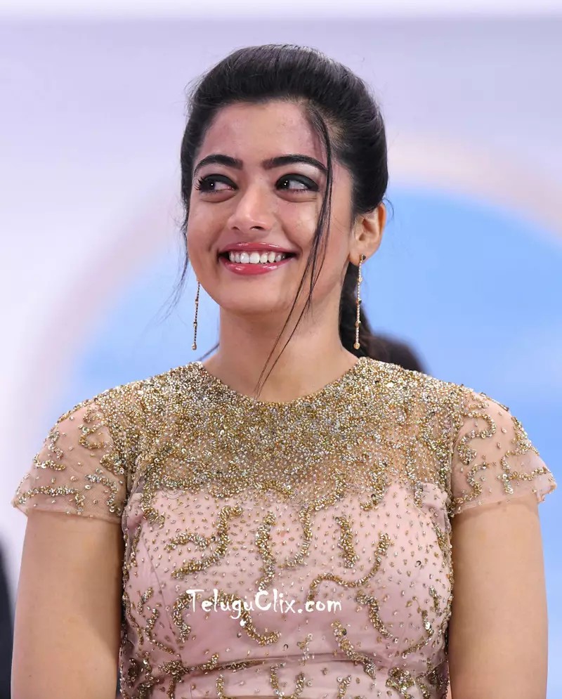 RM_Tamil_FC's tweet image. “There is no weapon in the feminine armory to which men are so vulnerable as they are to a smile.”❤️✨

#RashmikaMandanna @iamRashmika #RashLub❤️