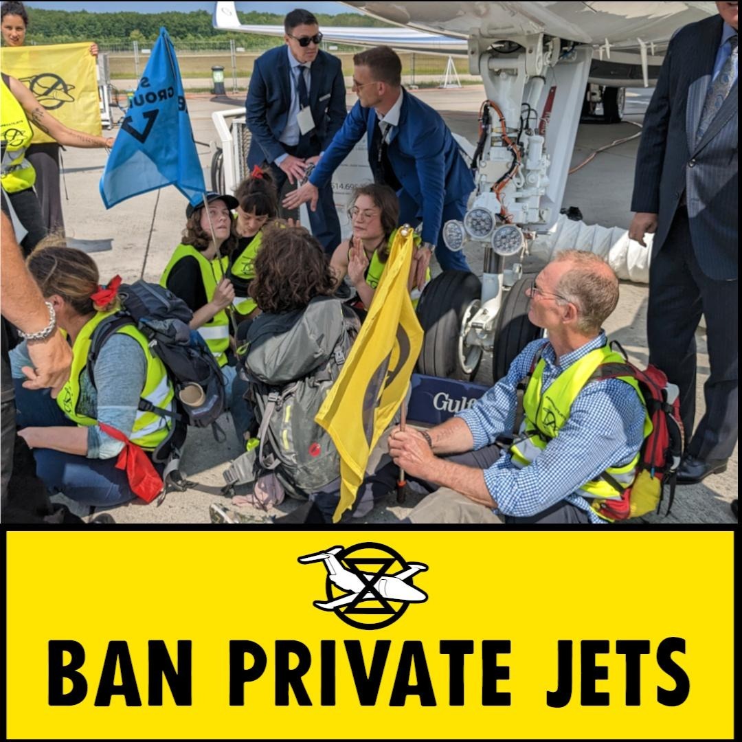 🔴 BREAKING

100 climate activists supporting @StayGroundedNet, 
@ExtinctionR, @ScientistRebel1 & @Greenpeace are blocking private jets at the biggest aviation sales event of Europe in Geneva, denouncing the outrageous luxury of mega-polluters. (1/6)
#BanPrivateJets #EBACE2023