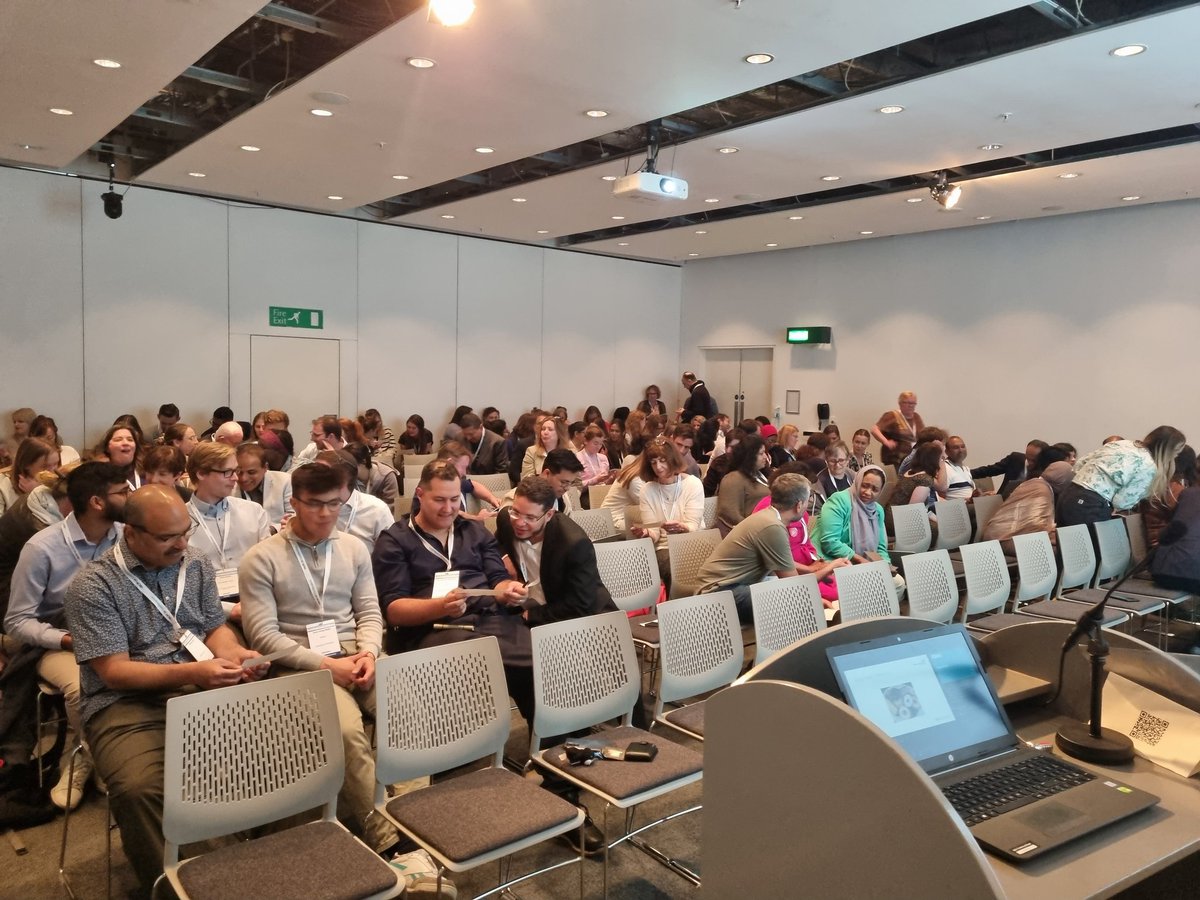 We got 2 rounds of applause, so i think it went well. 76 lovely Paediatricians took their time to attend our workshop 😀 (even though we got told off for making too much noise, turns out Paediatricians can be louder than Dietitians!
#RCPCH23 #eatingdisorders