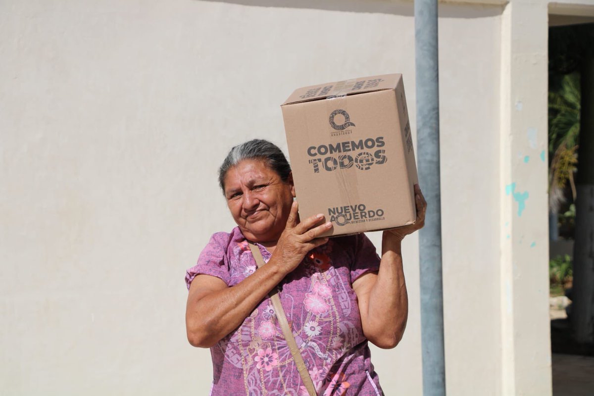 Ana_CastilloD's tweet photo. #RT @MaraLezama: Me llena de alegría saber que los apoyos alimentarios "Comemos Tod@s" siguen llegando a las beneficiarias del programa Mujer es Vida en todo #QuintanaRoo. Este lunes inició la entrega en Felipe Carrillo Puerto y en el transcurso de la se… https://t.co/wzNPp3A7cG