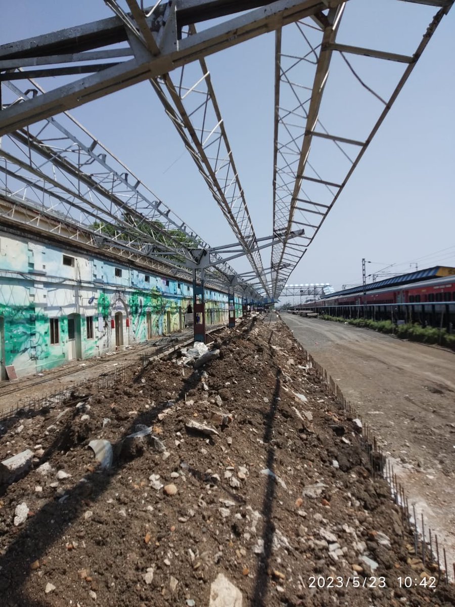 Bandhuji's tweet image. Rail Bridge Taller than Eiffel Tower in 11 Months. Applauds. How much for MHOW (WR) 750 Meter Platform and one KM Rail line?