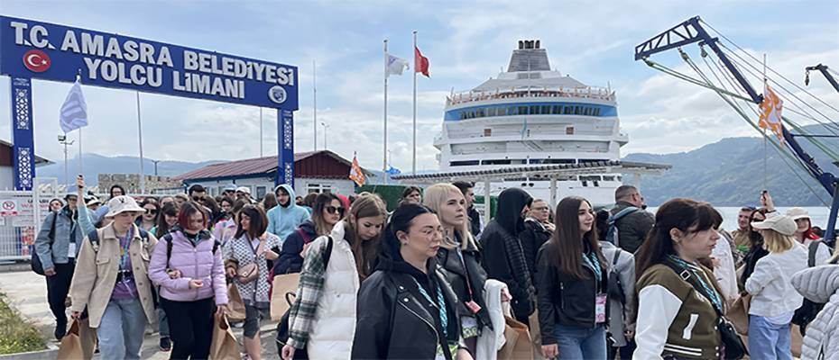 Astoria Grande kruvaziyeri 614 yolcusuyla Amasra'da demirledi - ift.tt/nVuJzjR