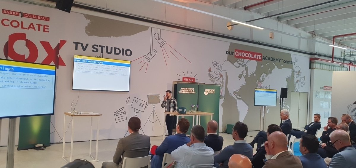 Ondertussen op de conferentie #LogistiekeHotspots &amp; Warehousing 2023 met arbeidseconoom <a href="/stijnbaert/">Stijn Baert</a> over het structurele probleem van 'war on talent'.