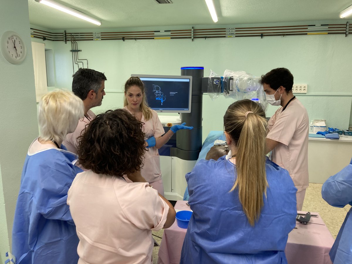 .<a href="/NeuroRaquisHUMV/">NeuroRaquisHUMV</a> muestra por primera vez en Europa los 4 robots de cirugía espinal más avanzados en acción, en un curso pre congreso de <a href="/SociedadSENEC/">SENEC | Sociedad Española de Neurocirugía</a> que estamos celebrando en <a href="/hvvaldecilla/">HvV</a>
+ info: humv.es/2023/05/23/neu…