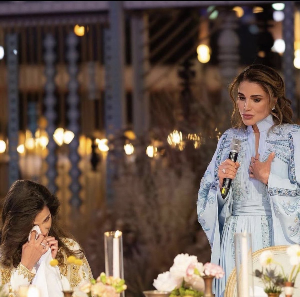 AhlamAlShamsi's tweet photo. الف مبروووووك الف مبروووووووك 👰🏻🤵🏻‍♂️💍🎂🤍 الفرحه الهاشميه فرحتنا كلنا 🤍 https://t.co/onZNF13a75