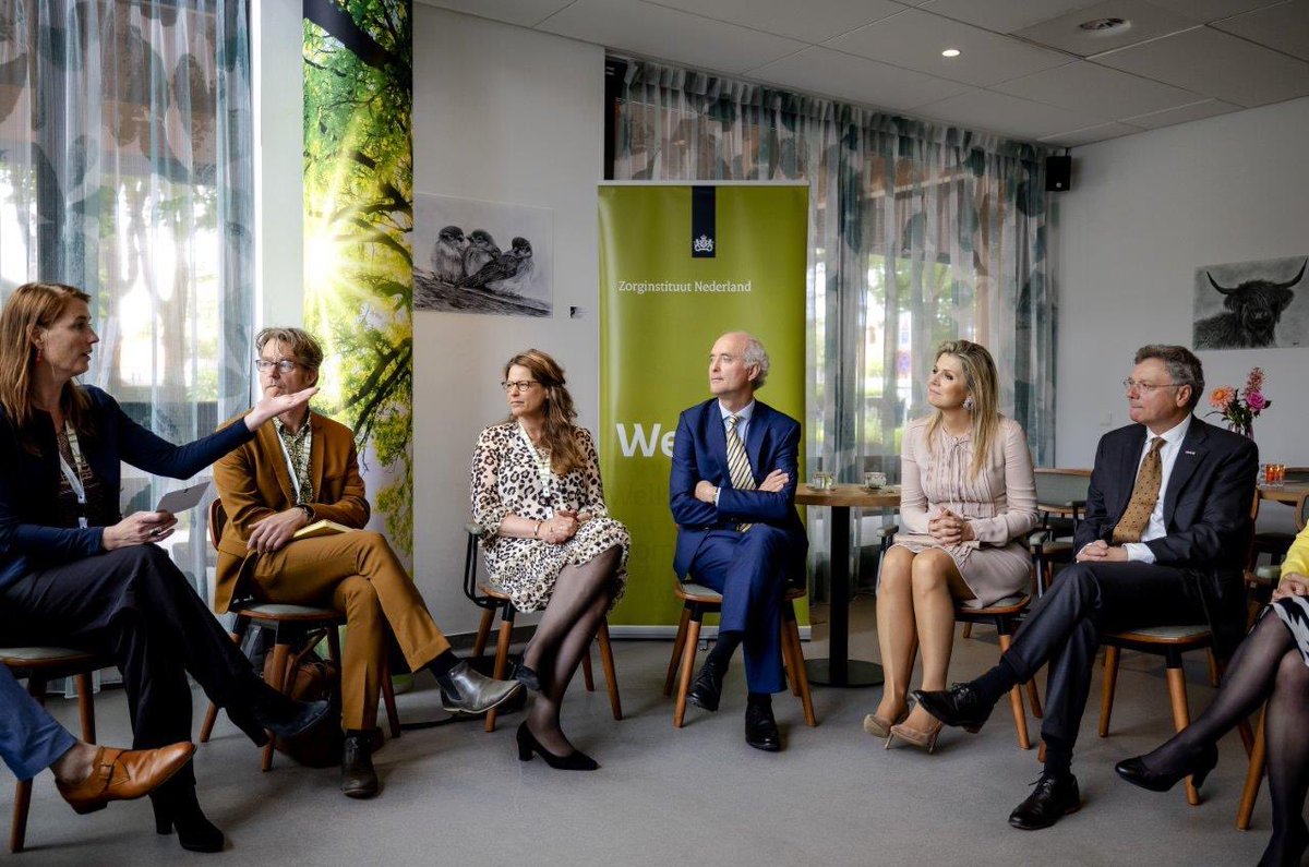 Koningin Máxima is bij een bijeenkomst over passende zorg en de brug tussen formele en informele zorg. Er wordt o.a. gesproken over hoe bewonerscollectieven die zelf zorg en ondersteuning willen organiseren goed kunnen samenwerken met de formele zorg. koninklijkhuis.nl/actueel/nieuws…