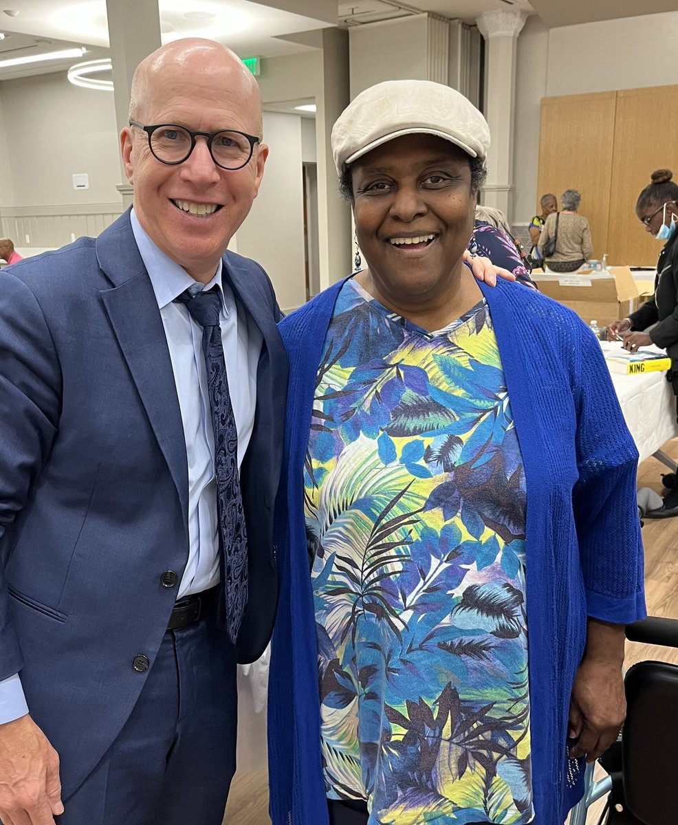 Got to meet ER Shipp, one of my journalism heroes, last night at the #KingALife book event in Baltimore. What an honor!