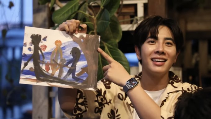 BLSongbird's tweet photo. You can see Mix's happy memory reflected in the painting. Great job! 👏👏🤩
#EMSSS2EP9 #mixxiw #เอิร์ทมิกซ์ #EarthM https://t.co/uNuO38dvEs