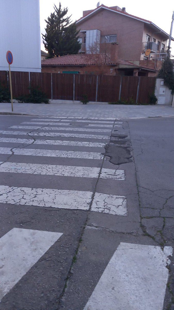 Des d'<a href="/ERCerdanyola/">ERC Cerdanyola</a> proposem un pla de millora integral de l'espai públic. Hem fet, junt amb el veïnat, un mapa de deficiències dels carrers del barri de Serraperera, havent-se detectat i fotografiat més de 230 d'incidències.
Els barris no poden continuar oblidats, #elfuturésara