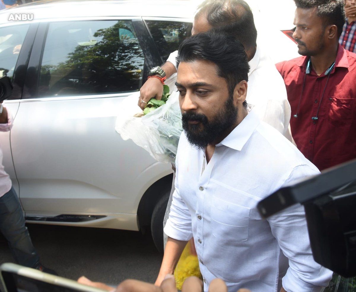 Suriya paid his last respect to Sarath babu sir !

 #RIPSarathBabu