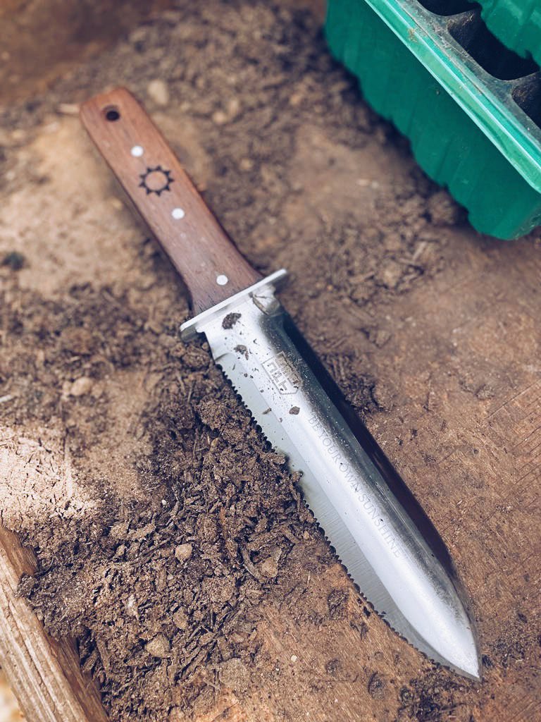 If you haven’t already got one. Come get one. We’ll be heading off to the Stansted Garden Show, 9th-11th of June, where you can pick yourself up a Hori Hori and lots of other garden tools 🍃 #gardening #gardeners #gardenersofinsta #gardenersofinstagram #gardenerspfig #gardengram