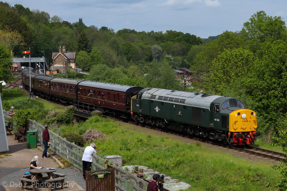 So, with a very successful weekend over time to start sharing the highlights, eh? 

To kick things off, 40106 is seen leaving Highley working a service down to kidderminster during the brief spell of sun on Thursday.

#class40 #severnvalleyrailway #svr