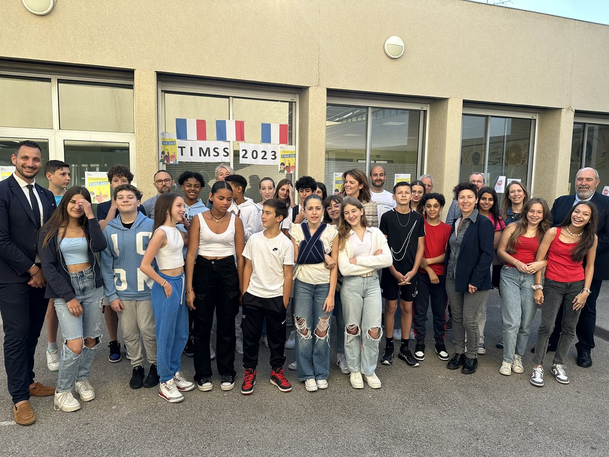 NatachaChicot's tweet image. #TIMSS_2023 c’est parti pour le @CollegeSlv avec 26 élèves de 4ème qui représentent la France comme près de 5000 autres collégiens ! Des élèves bien accompagnés par une équipe d’enseignants motivés.  RDV dans quelques mois pour les résultats !