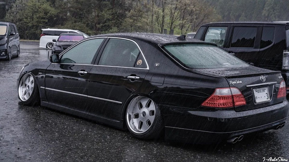 jpauto247's tweet photo. #JAutoShow #SONYFX3 #VERTEX杯 #VERTEX #voyage #リビレジェ #vipjapan #vipcars #VIPSTYLE #sedankings #shakotan #hellaflush #bippu #slammedcars #sedangang #sedankings #18crown #18クラウン #クラウン https://t.co/4iSTgs6cVb
