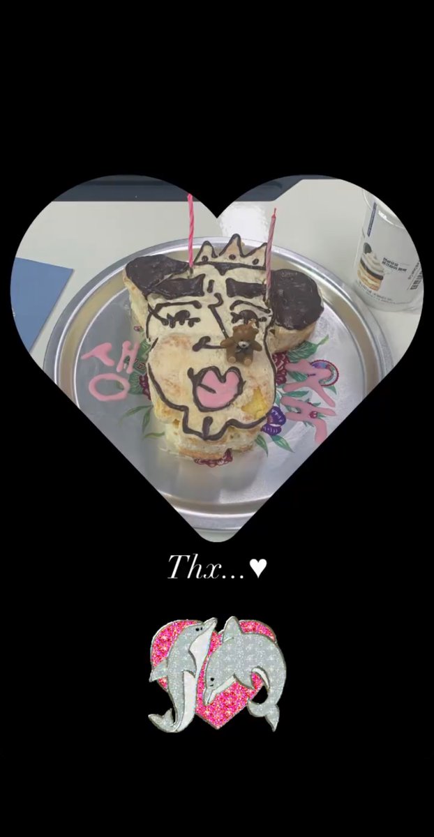 여러분 저 어제생일이었어요
친구들이 중성마녀케이크 만들어서
서프라이즈해줌😳🩵🩵🩵