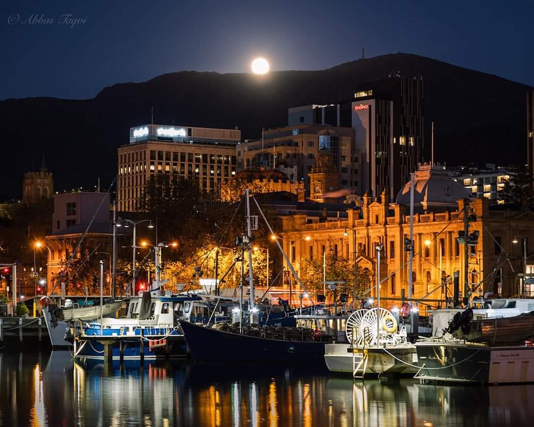 A magnificent nightscape from the Hobart waterfront with a full moon sitting right on top of kunanyi/Mt Wellington. 🌕 pic: instagram.com/abbastaqvi