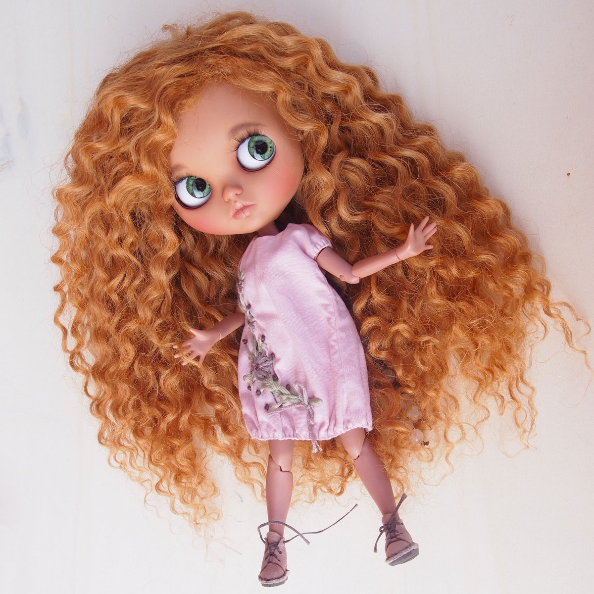 LaFiabaRussa's tweet photo. new custom made doll scalp for blythe https://t.co/hDq3VwtiJq