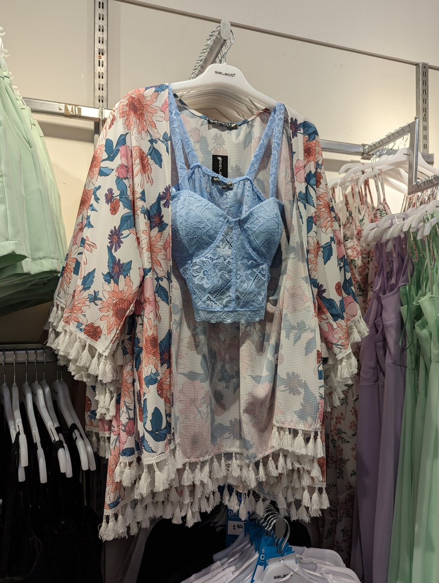 AlhambraCentre's tweet image. Garden party chic is the vibe of @SelectFashion's new Summer collection 😍🌸🌼

Dresses, jumpsuits, kimonos and wedge sandals - get all you need for the perfect Summer wardrobe!

#SlayInSelect #SelectStyle #SummerFashion