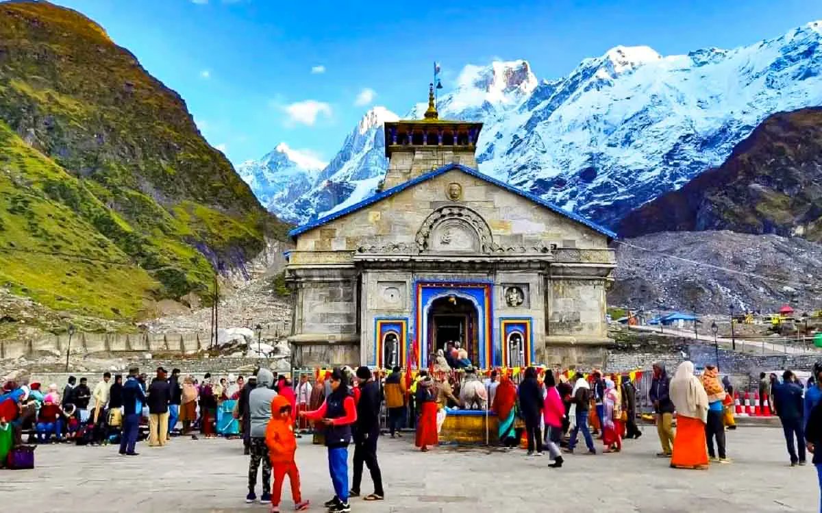 One of the holiest locations in Uttarakhand is the Kedarnath Temple, which is roughly 1200 years old. The Pandavas constructed it to atone for their sin of killing their blood relations. “Adi Shankaracharya” completed the temple’s restoration.