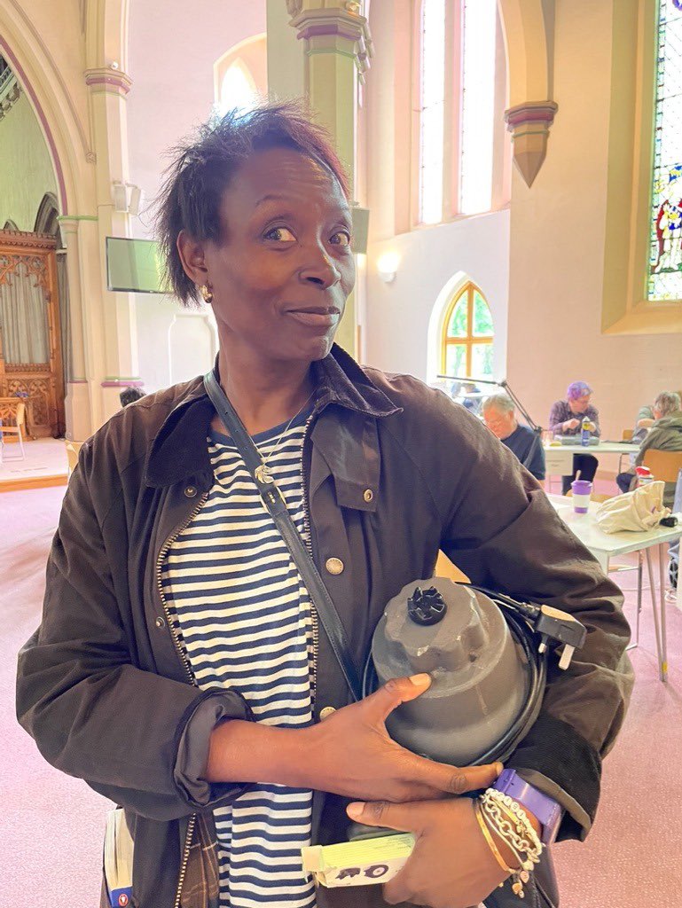 A BIG THANK YOU again to our volunteers for another successful #repaircafe in #Chiswick this weekend.

Lots more happy customers. We had 58 items and made 39 successful #repairs. 😃
