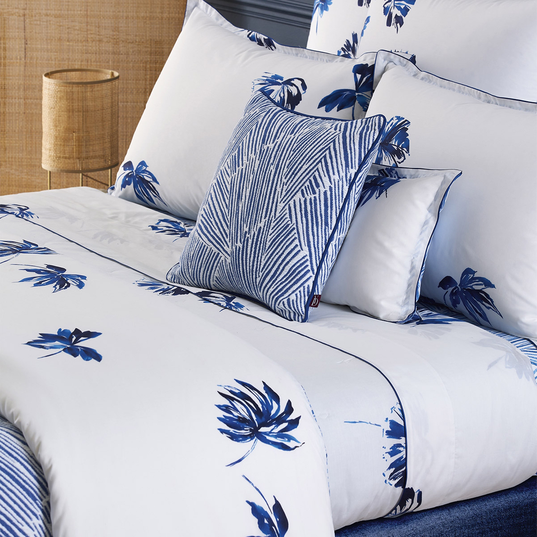 Start filling your home with flowers 💙

This classic blue and white combination from the Florida collection is perfect.

#fillyourhomewith #flowers #blueandwhite #whiteandblue #classicdesign #bedlinen #bedding #cottonsheets #luxurybedlinen #floralbedding