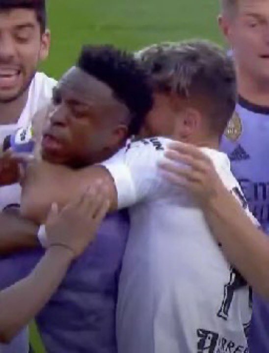 idextratime's tweet photo. RESMI : Federasi sepakbola Spanyol telah memecat wasit VAR di laga Valencia vs Real Madrid kemarin, Iglesias Villanueva. ❌

Keputusan tersebut diambil setelah dia dianggap membelokkan kejadian dengan hanya menunjukkan foto Viní Jr menampar pemain Valencia dan tidak memperlihatkan foto pemain Valencia, Hugo Duro yang mencekik Vini.

📝 @marca